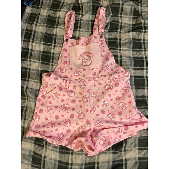 Hot Topic Sweet Society Strawberry Milk Shortalls Plus Size 1X Sold Out - Picture 3 of 6